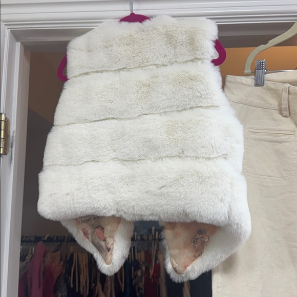 Girls Vest Size 130 (like A 5/6?) - Picture 3 of 3